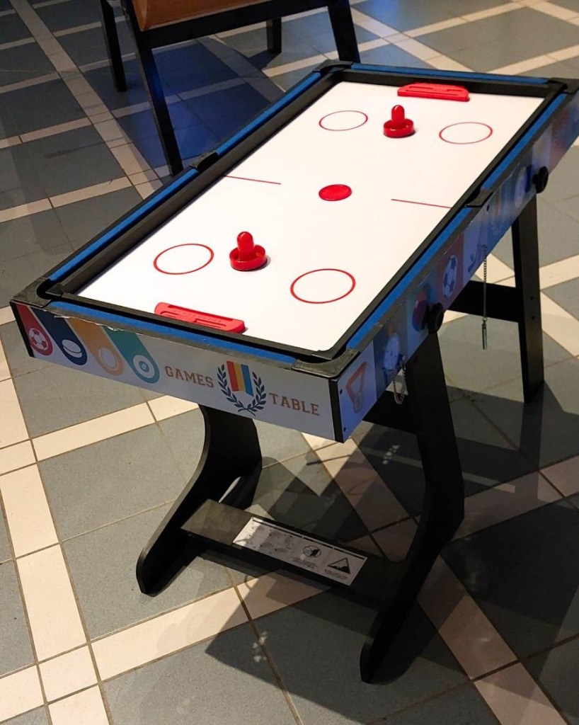 tables-jeux-palets-retouche-scaled (1)