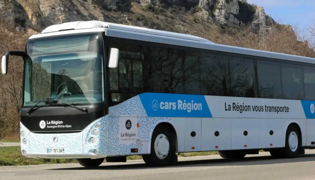 bus-car-auvergne-rhone-alpes-transport